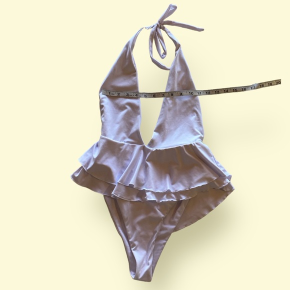 NWOT White Ruffle One Piece Swimsuit. Great Condition! - Picture 4 of 9